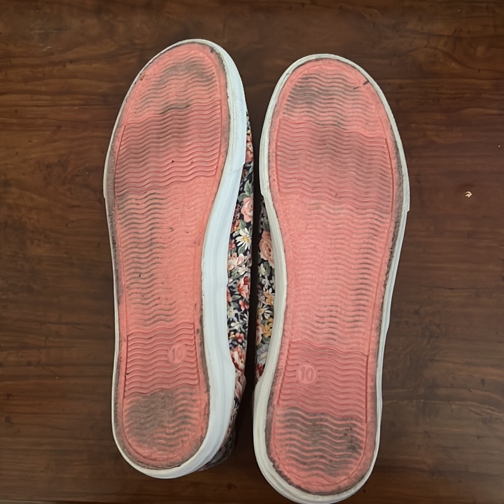 Sneakers - Picture 3 of 3